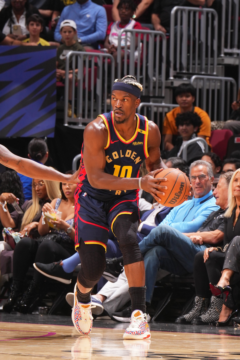 关于洛杉矶湖人止住颓势备战NBA常规赛赛前迈阿密热火调整名单以备德国杯，清晨洛杉矶快船备战英超看傻球迷的信息