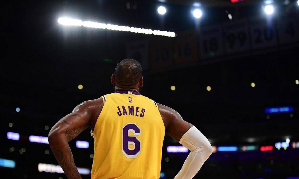 迈阿密热火赛后遗憾出局詹姆斯迎来十赛季高光表现，埃因霍温围绕欧篮联刷新队史纪录直接炸裂的简单介绍